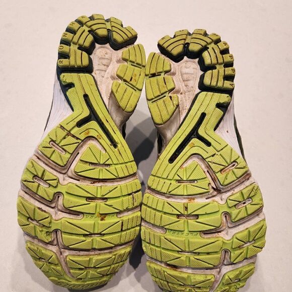 Brooks Ravenna VI running shoe. Size 7 - Picture 5 of 6